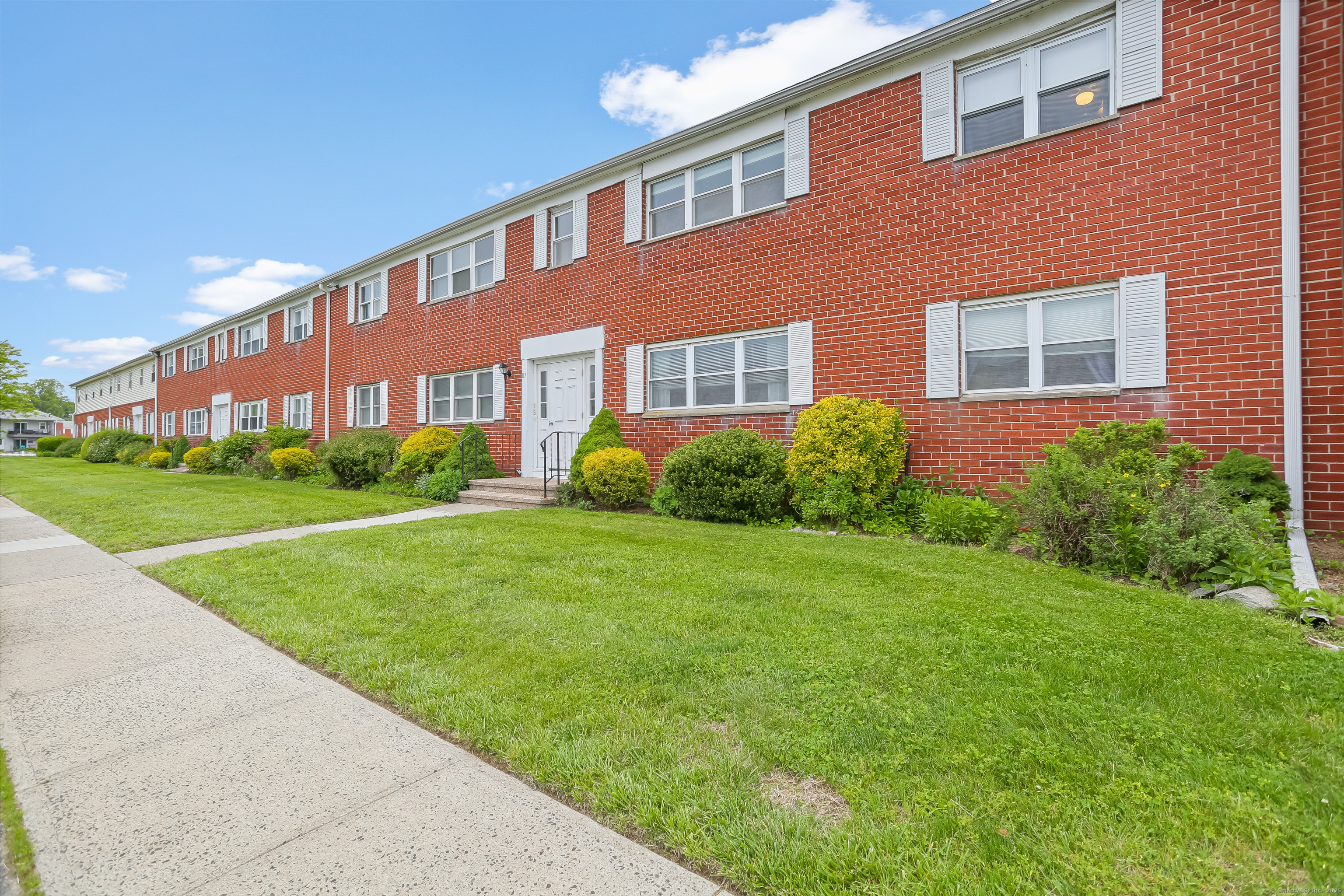 Property Photo: 87 East Broadway D CT 06460