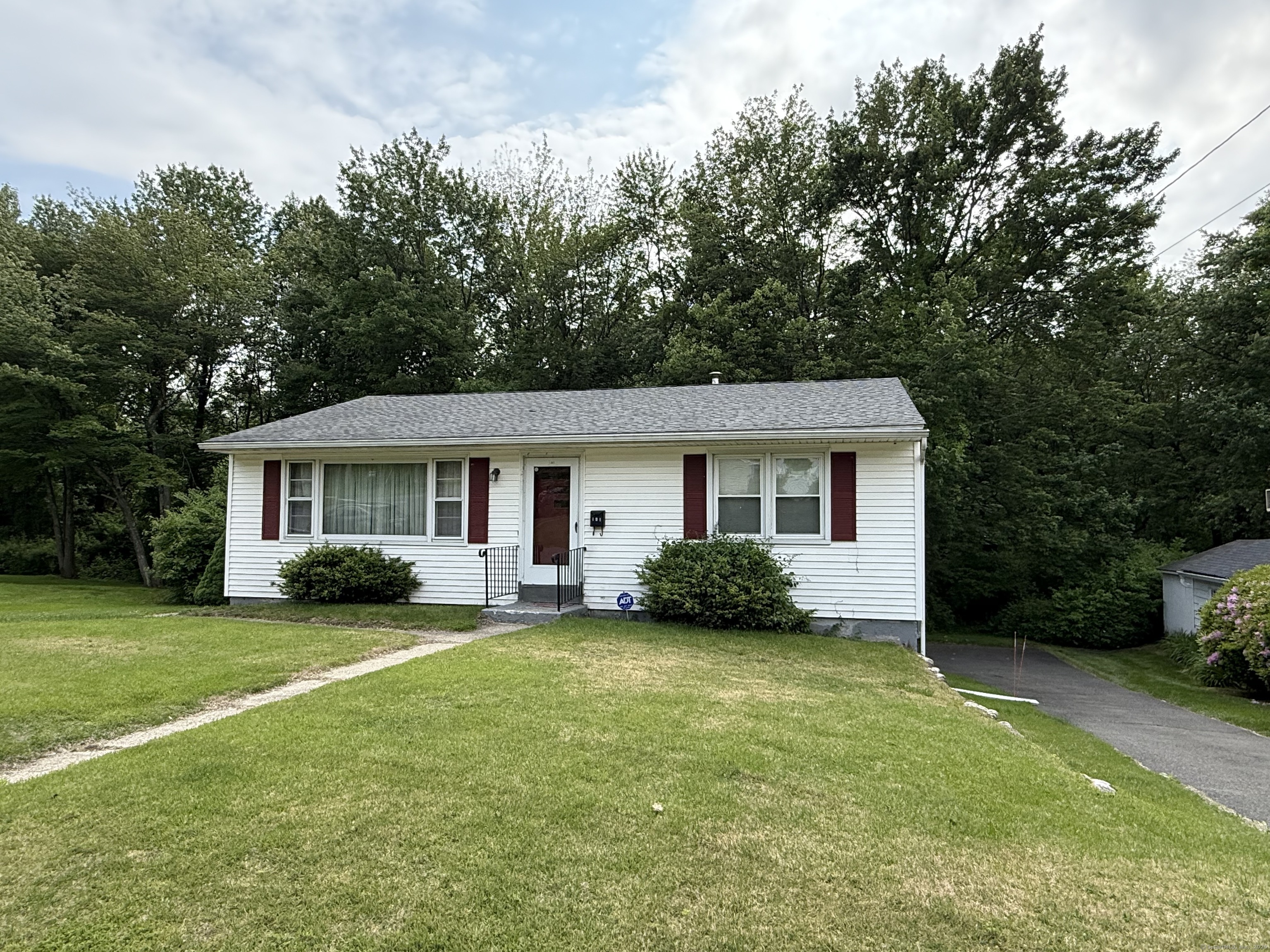 Property Photo:  141 Birchwood Street  CT 06708 