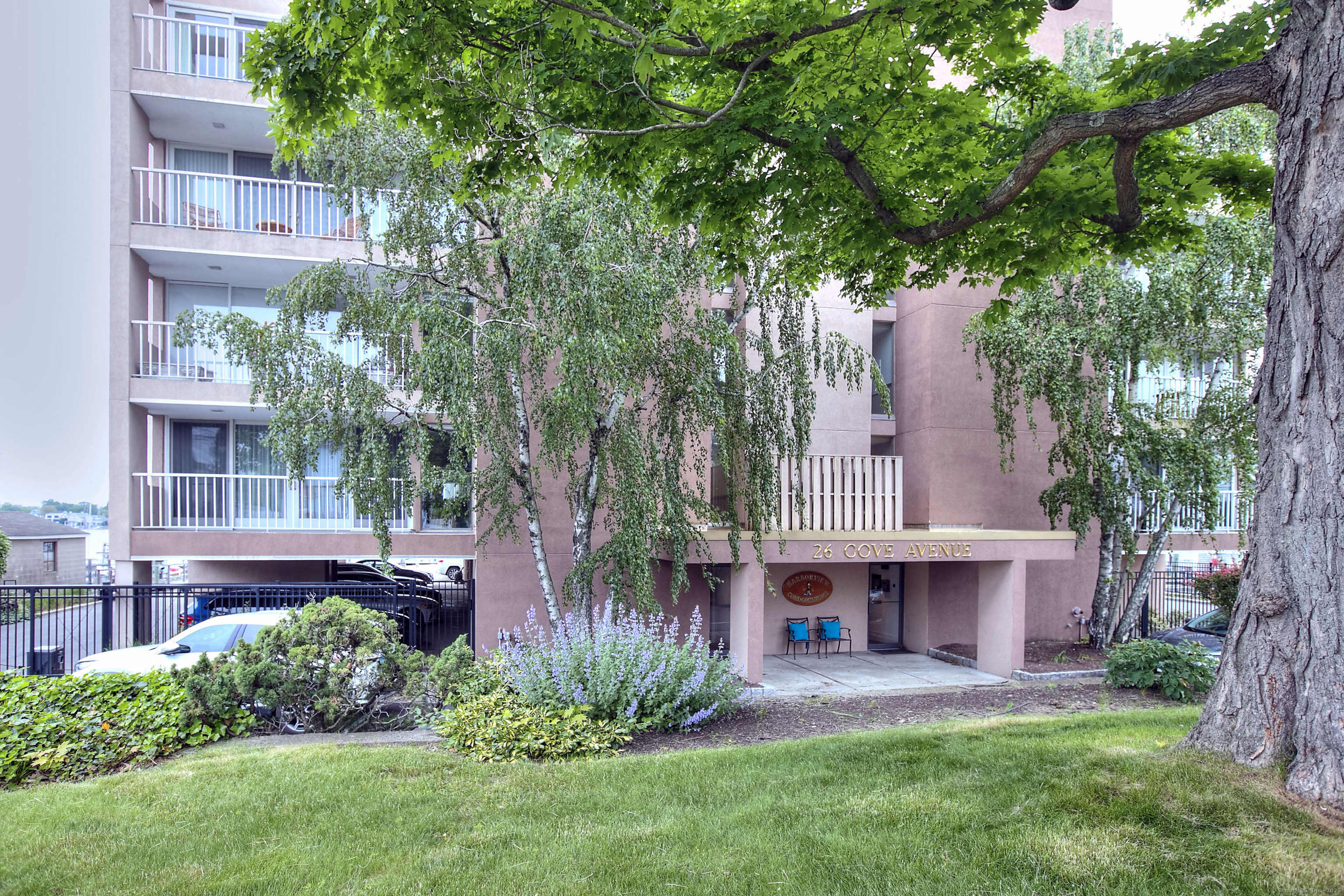 Property Photo: 26 Cove Avenue Apt 3B CT 06855
