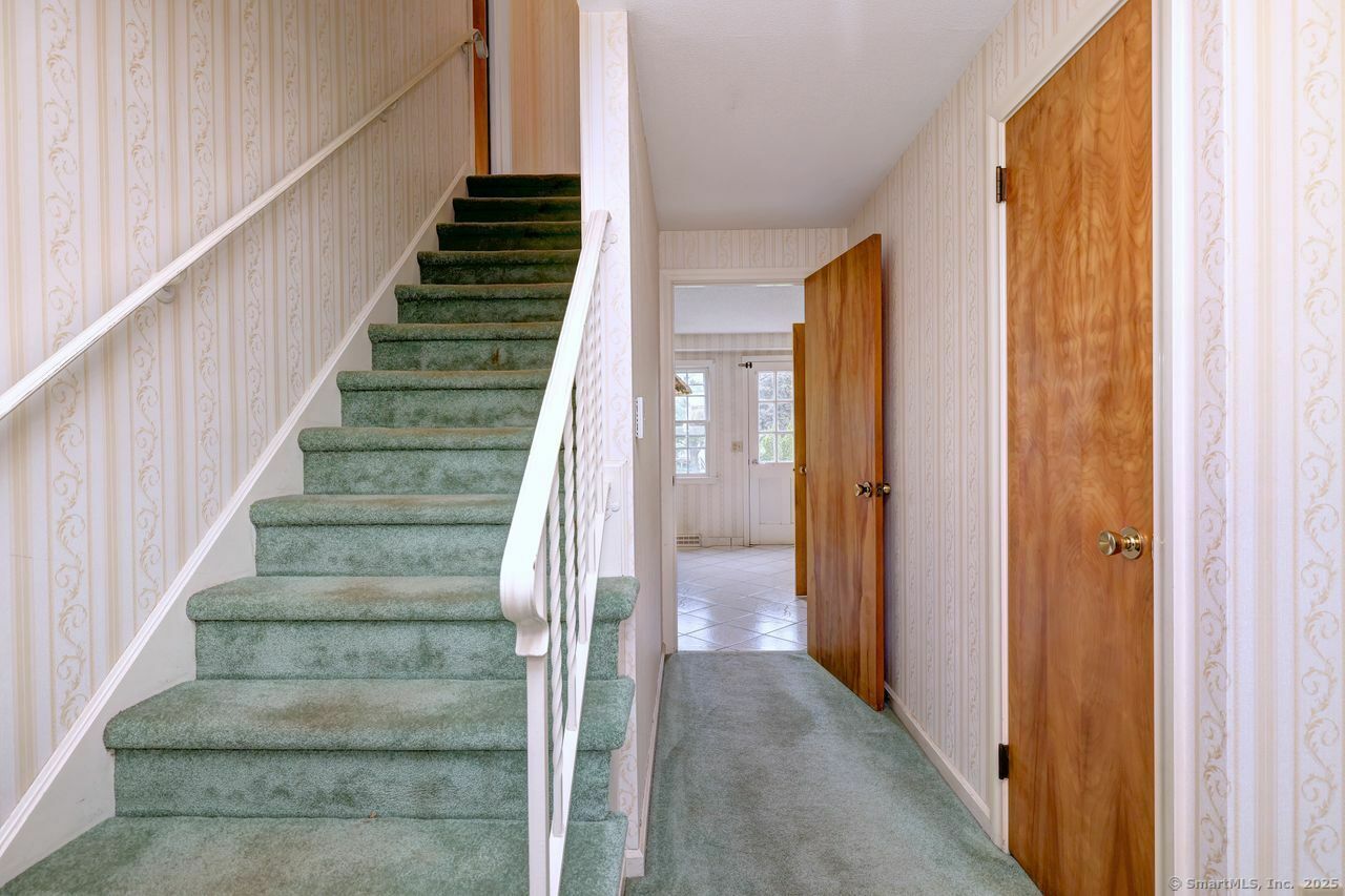 Property Photo: 423 Baldwin Avenue CT 06450