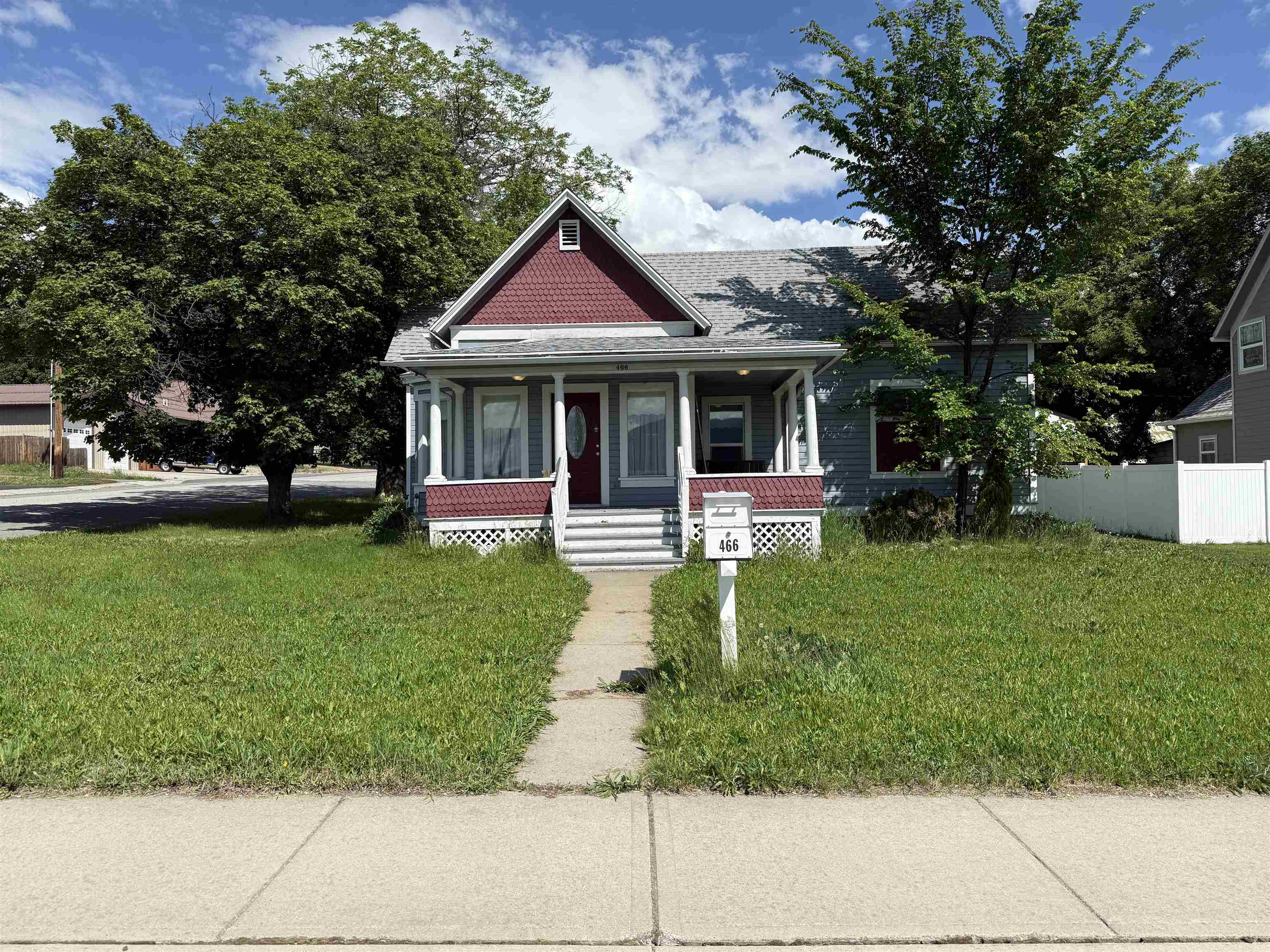 Property Photo: 466 N Oak St WA 99114