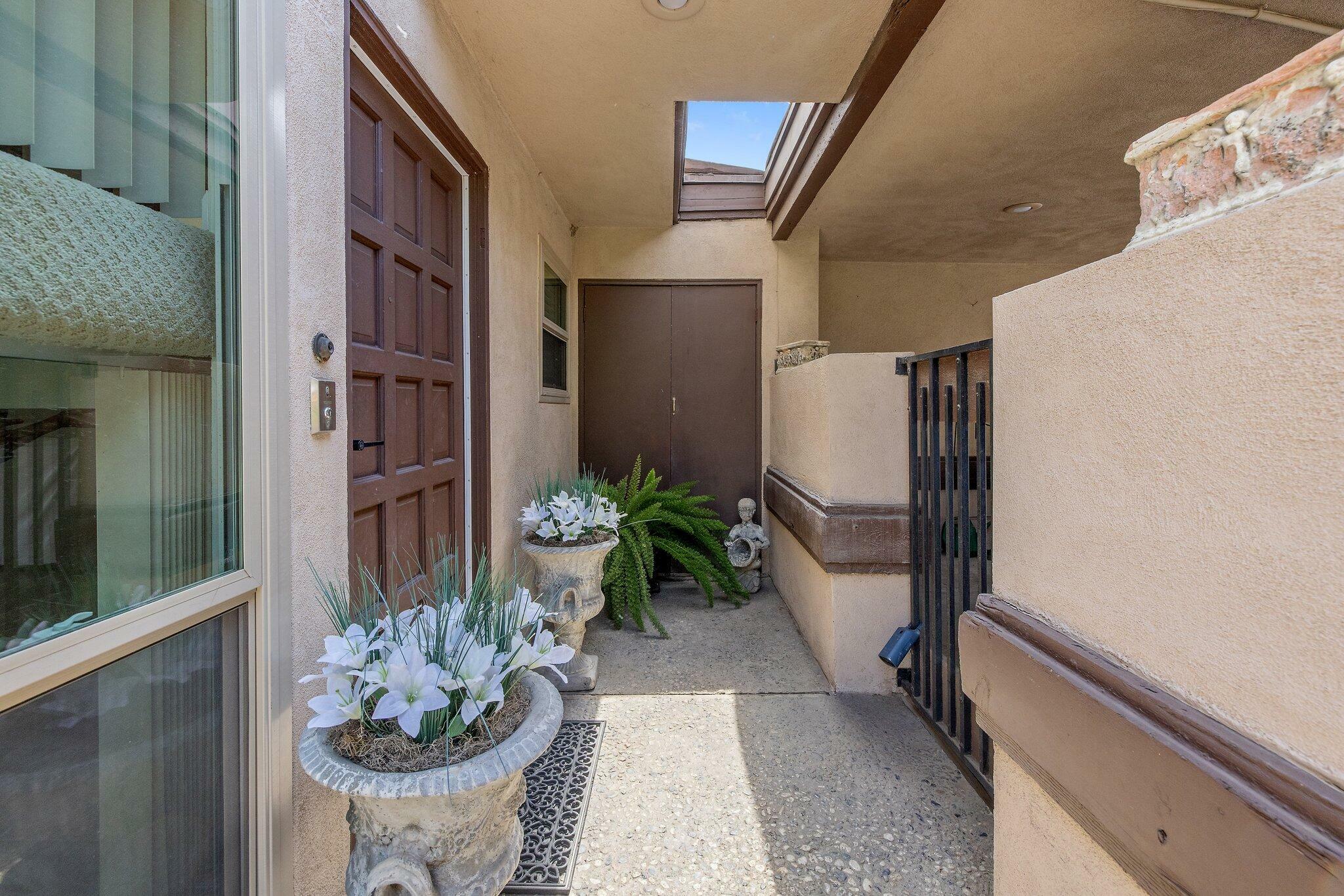 Property Photo: 1138 N Gem Street CA 93274