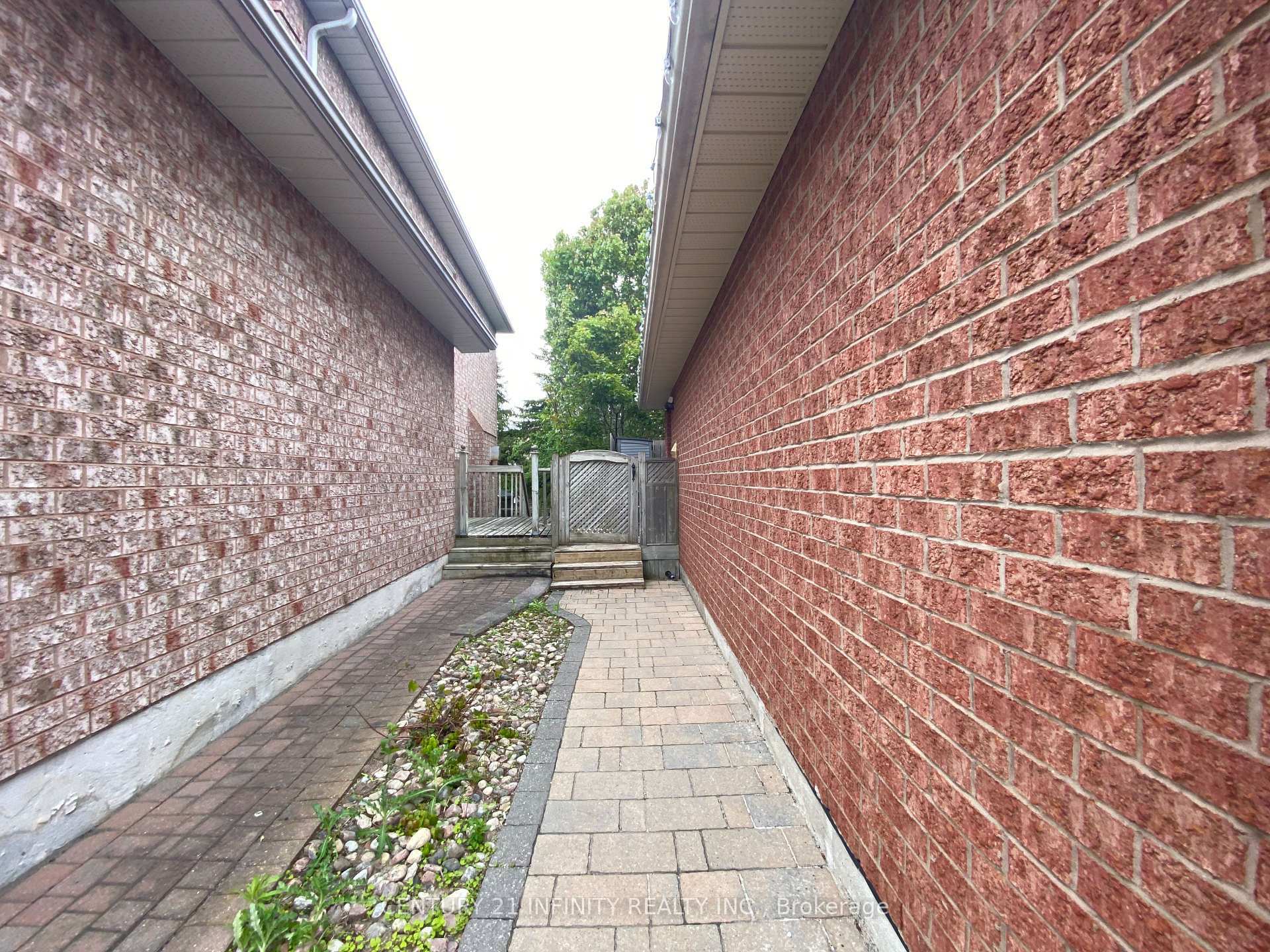 Property Photo: 12 Headlands Crescent ON L1R 1Z9