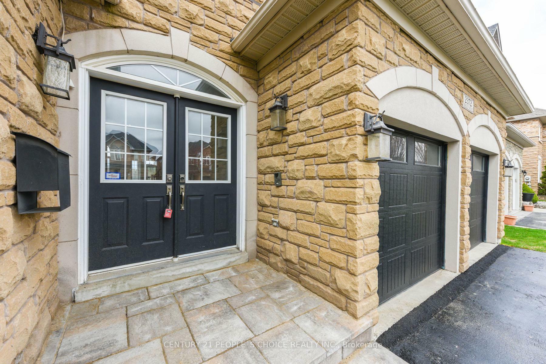 Photo de la propriété: 2372 Parkglen Avenue ON L6M 4Y5