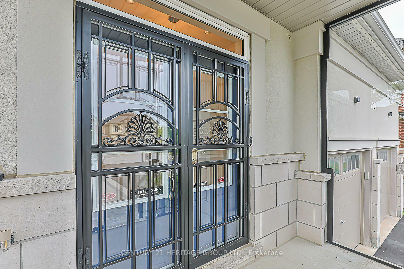 Property Photo: 2 Roy Harper Avenue ON L4G 0V4