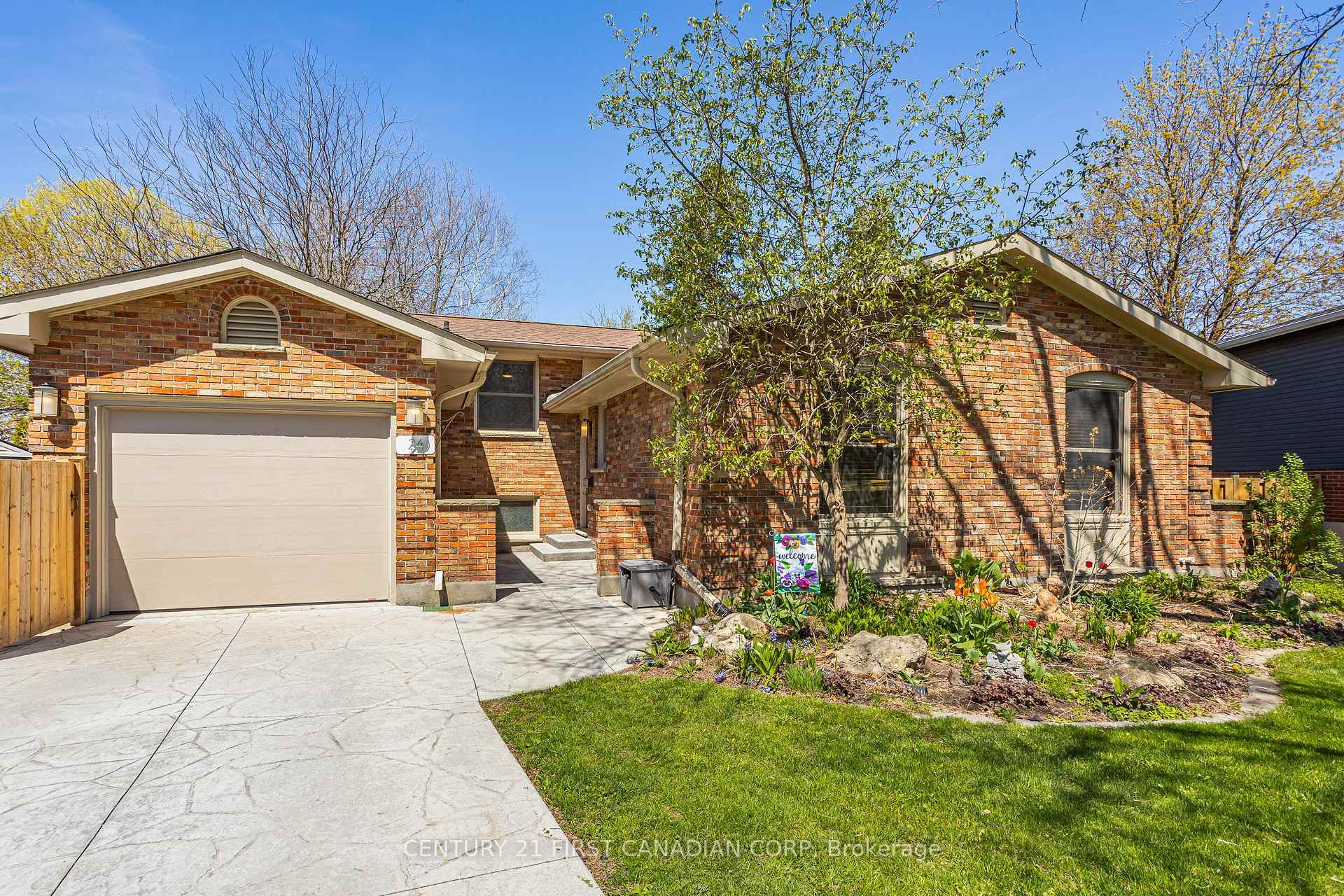 Photo de la propriété: 24 Gatineau Crescent ON N6K 2Z7