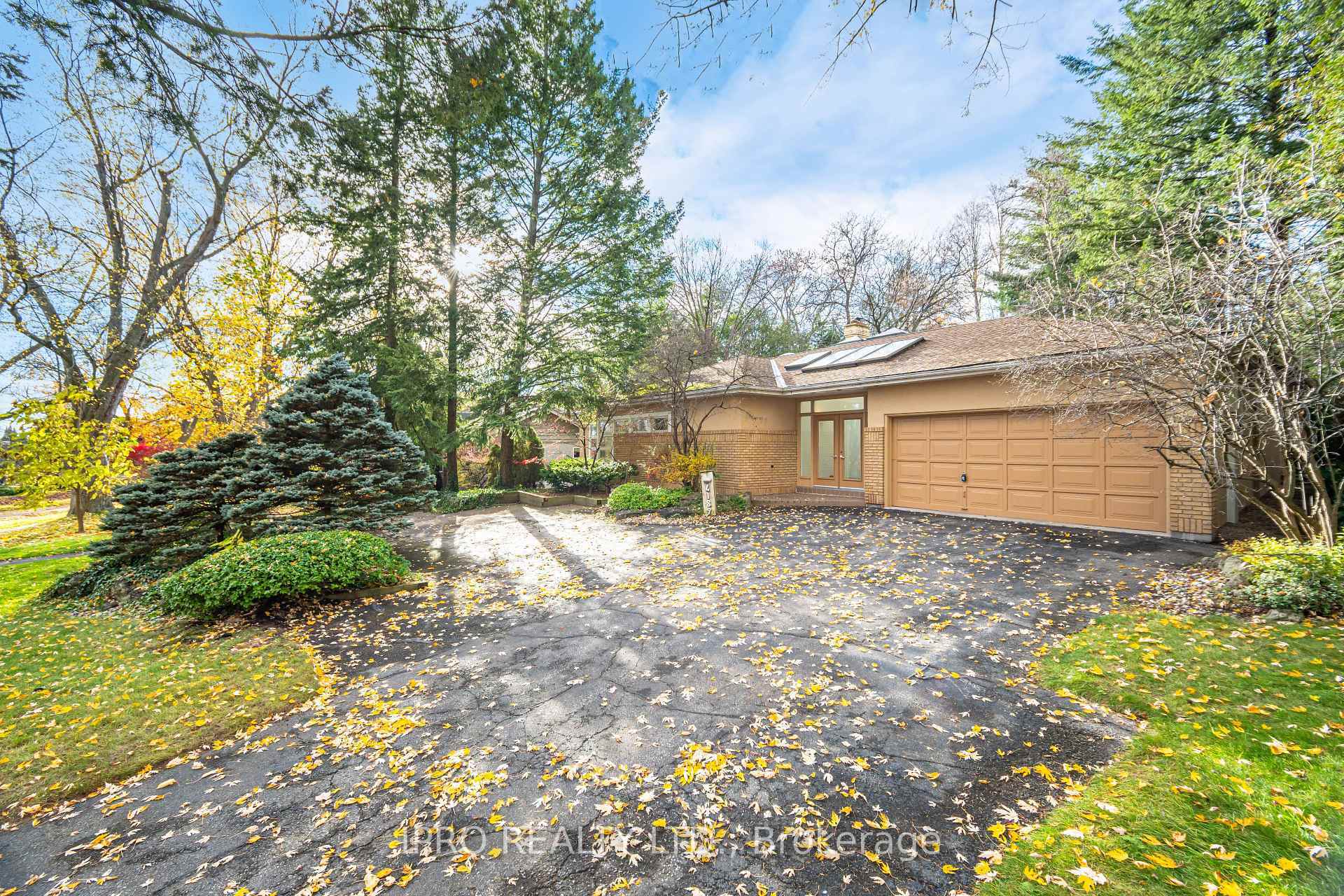 Photo de la propriété: 4189 Inglewood Drive ON L7L 1E3