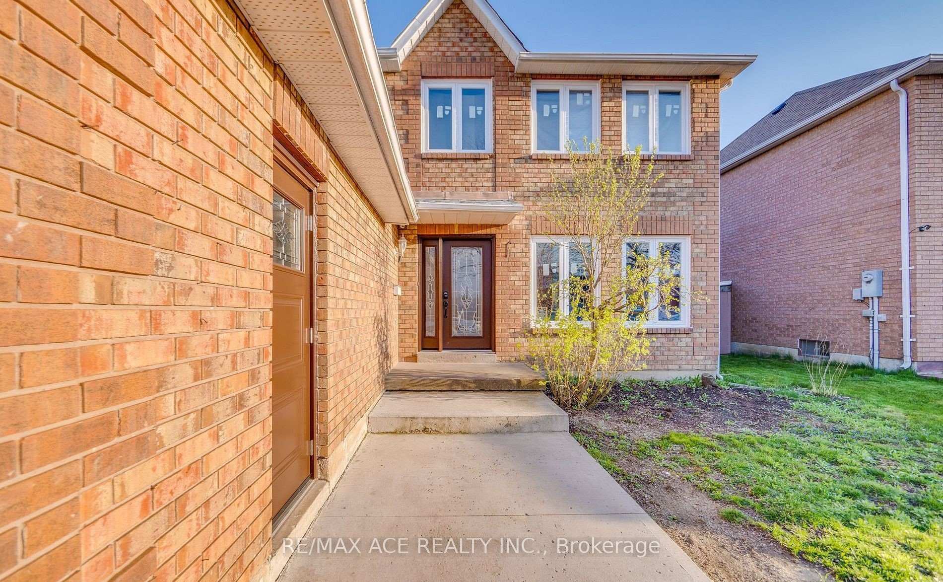Property Photo: 24 Major William Sharpe Drive ON L6X 3K3