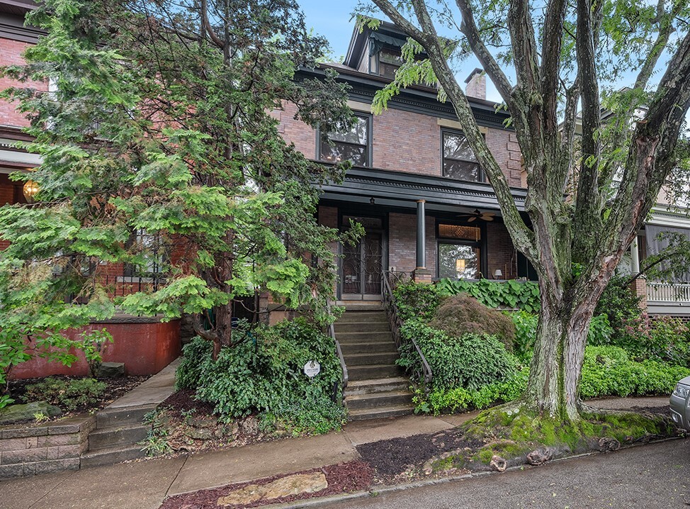 Property Photo: 5920 Elwood St PA 15232