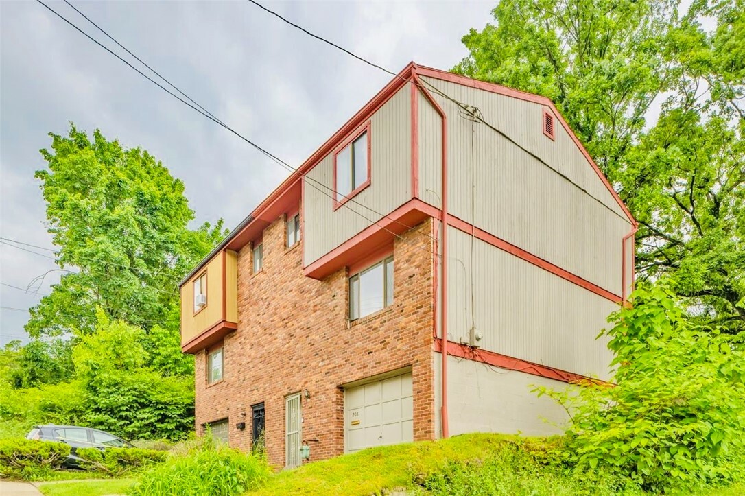 Property Photo: 208 Estella Ave PA 15210