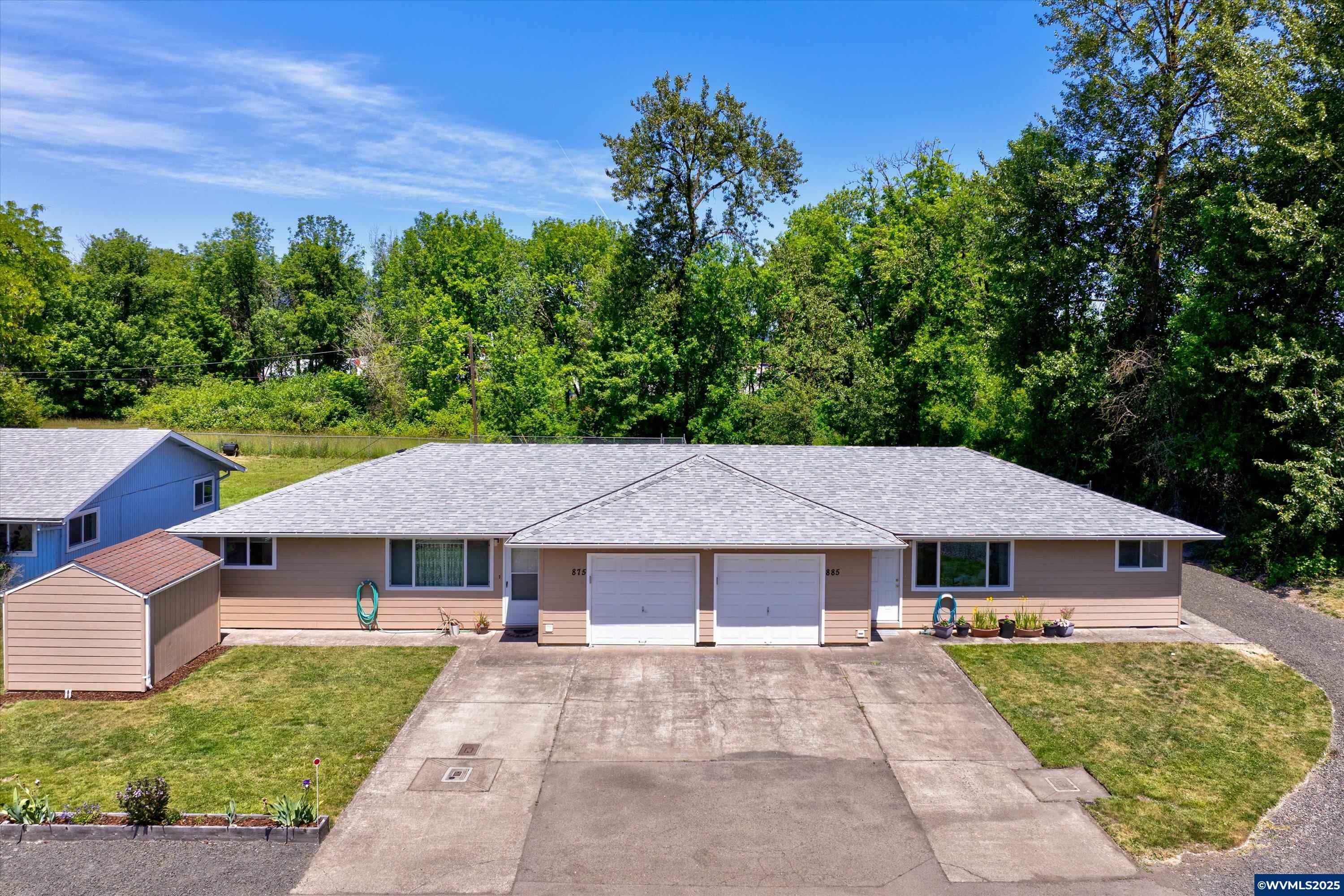 Property Photo: 875 NE Woodcrest (-885) Av OR 97330