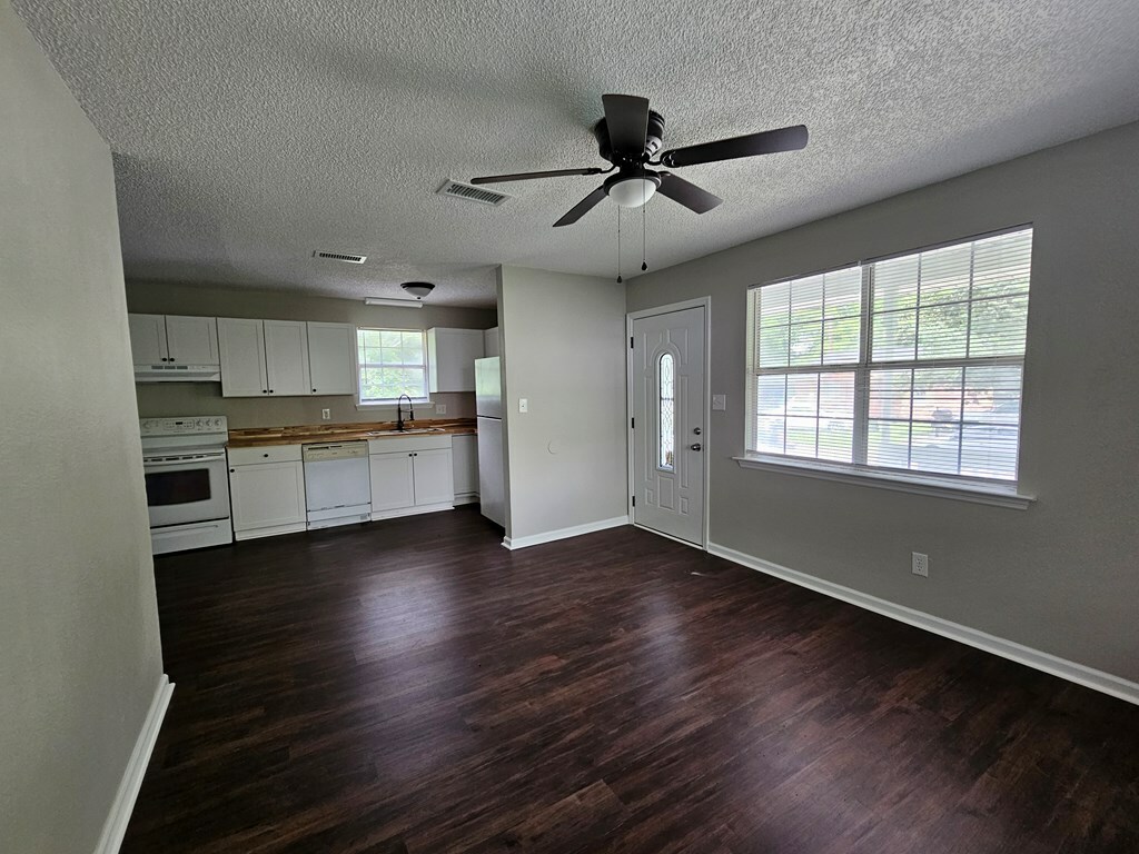 Property Photo: 1627 McArthur Street GA 31701