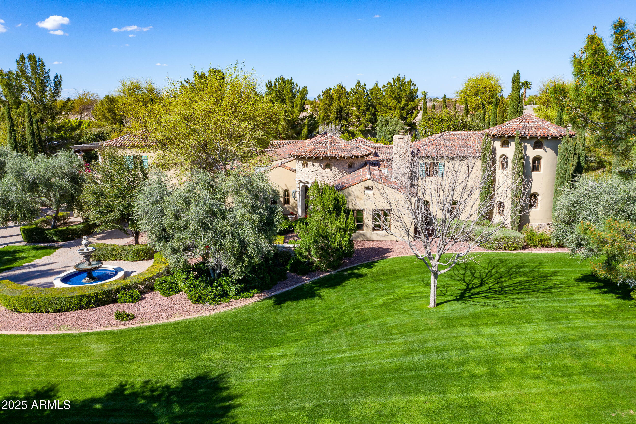 Property Photo: 29 E Oakwood Hills Drive AZ 85248