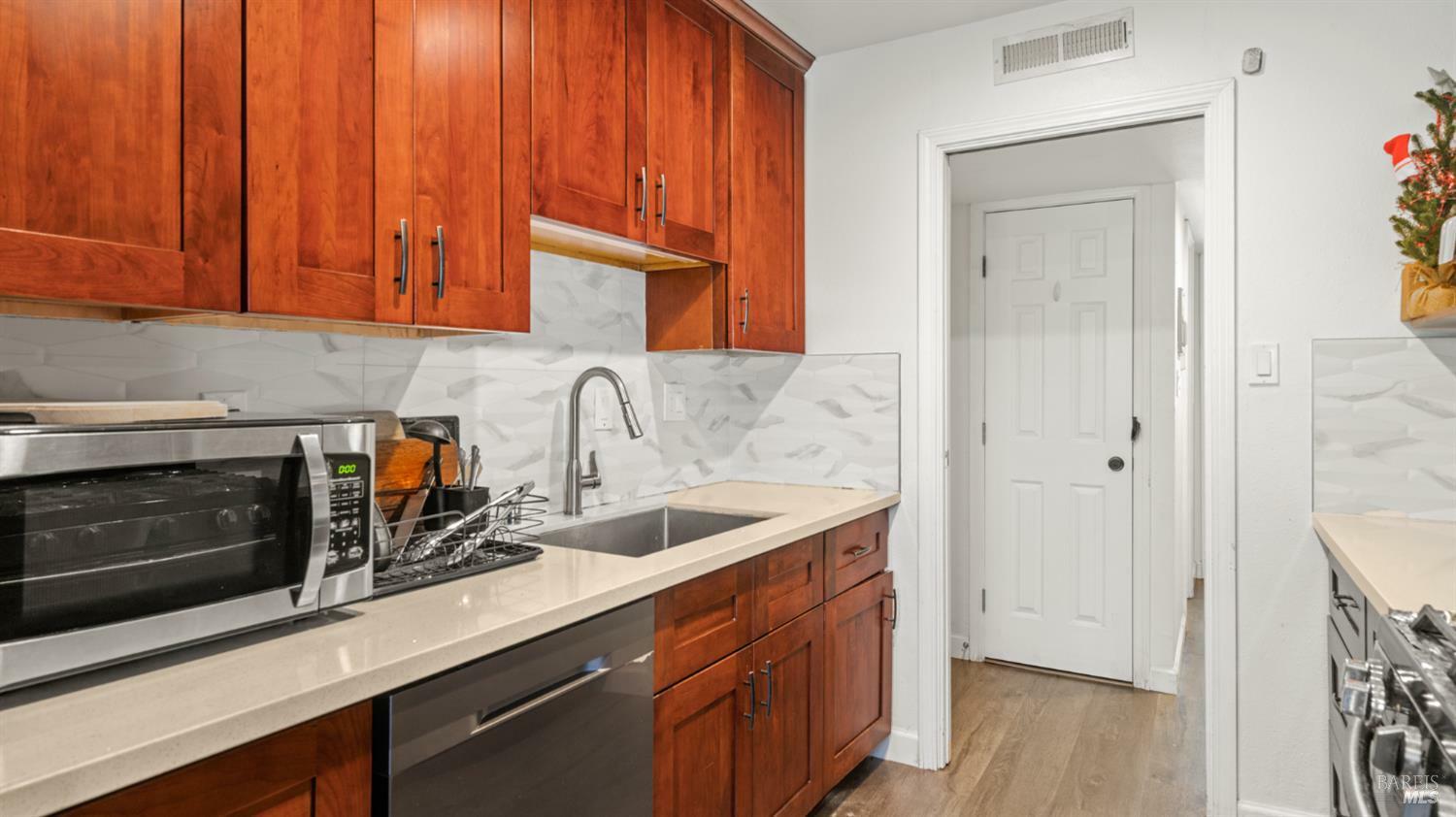 Property Photo: 199 Canal Street 4 CA 94901