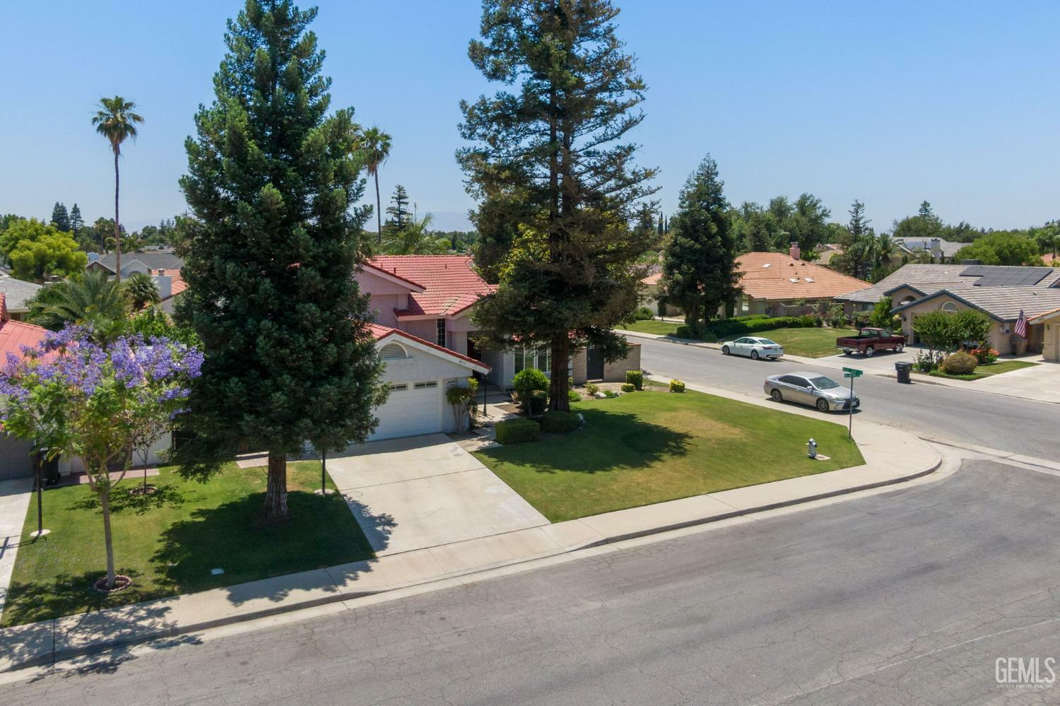 Property Photo: 9717 Willow Oak Court CA 93311