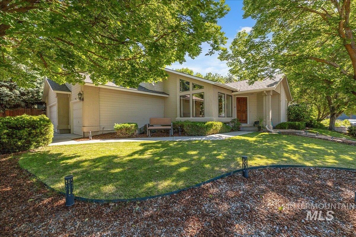 Property Photo: 5594 N Northwall Pl ID 83703-3225