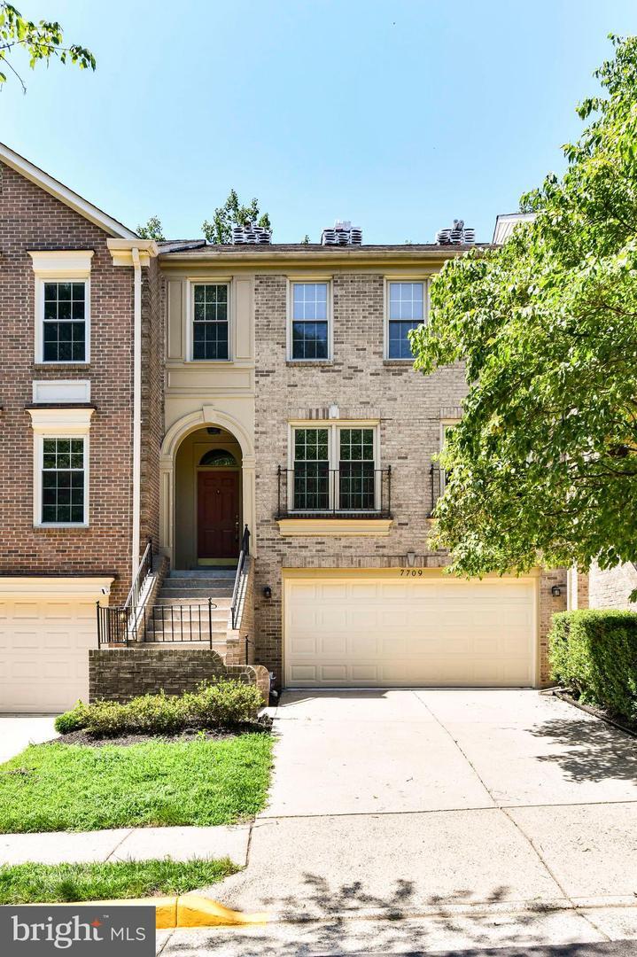 Property Photo: 7709 Rockledge Court VA 22152