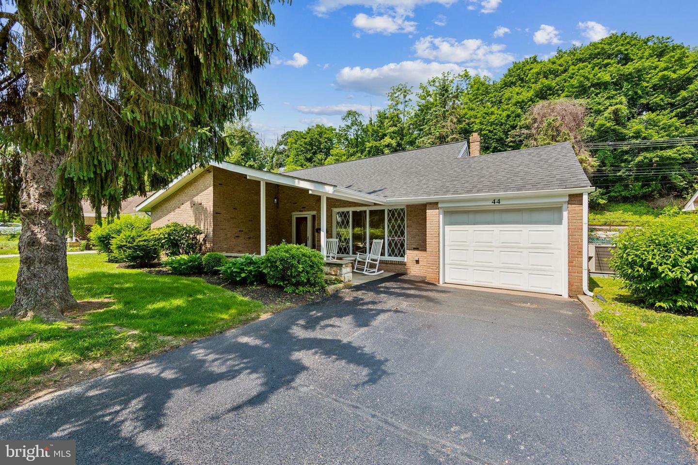 Property Photo: 44 S Brookside Road PA 19064