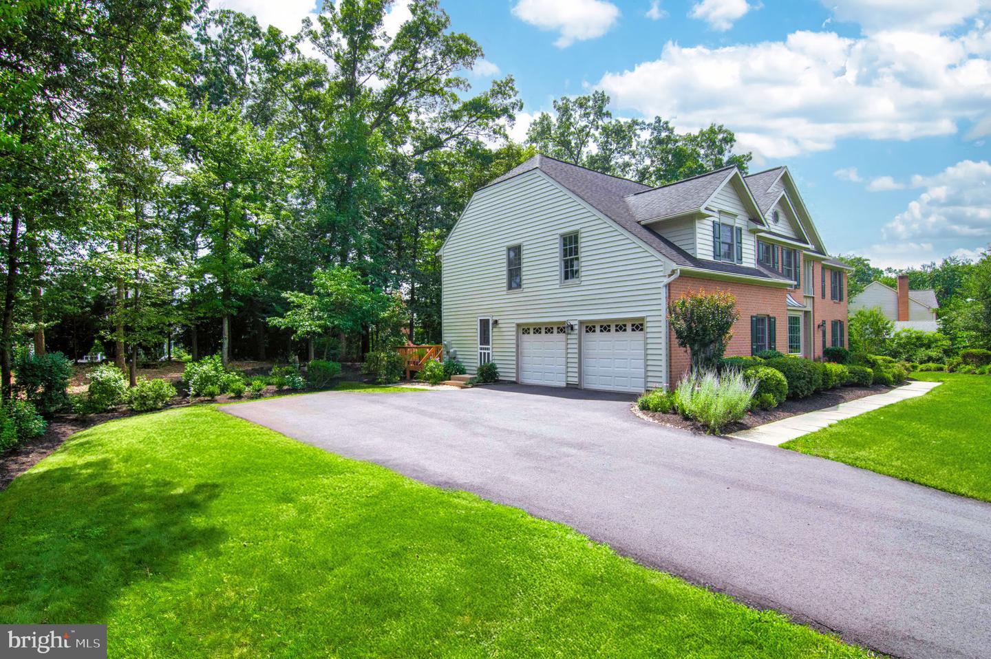 Property Photo: 3270 Willow Glen Drive VA 20171