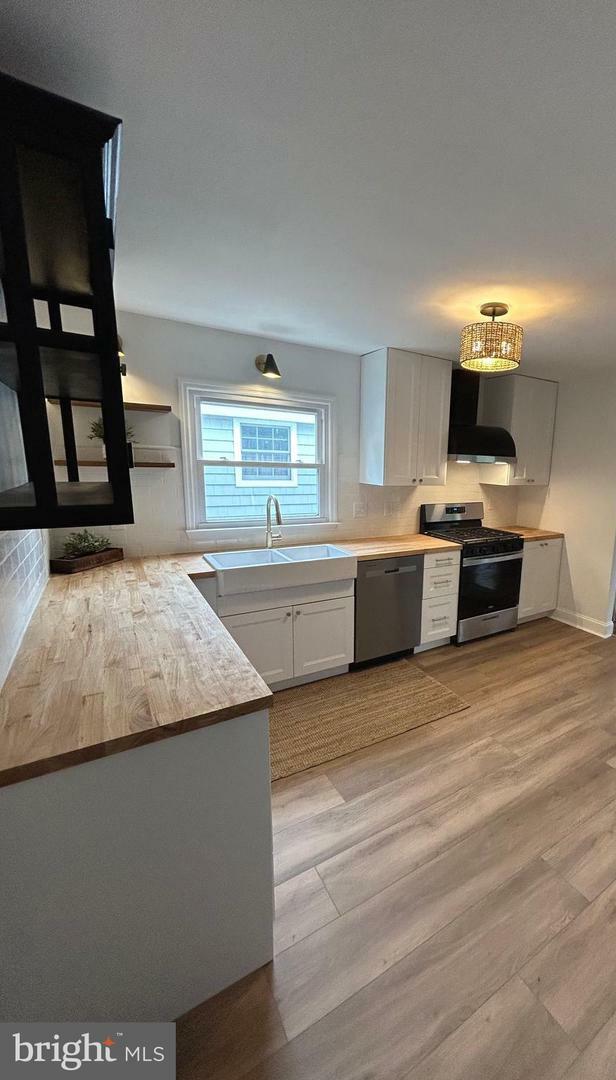 Property Photo: 351 Fayann Court NJ 08078