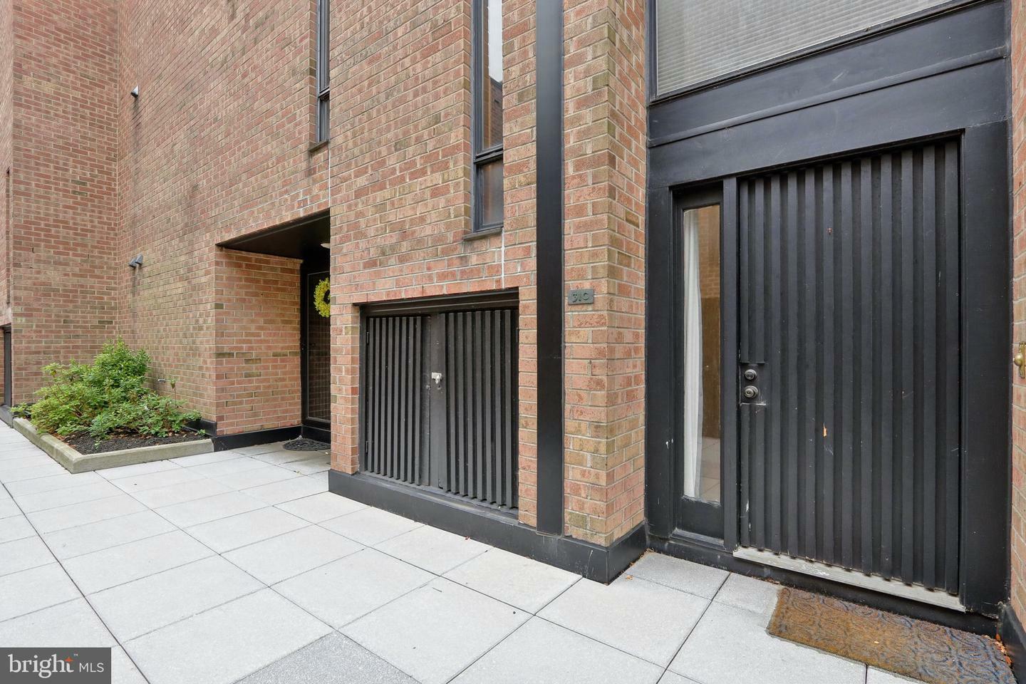 Property Photo: 130 Spruce Street 31C PA 19106