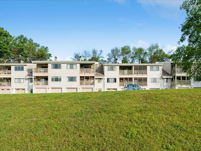 Property Photo: 219 40th St Drive SE 205 IA 52403