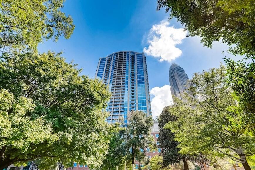 Property Photo:  210 N Church Street 2807  NC 28202 
