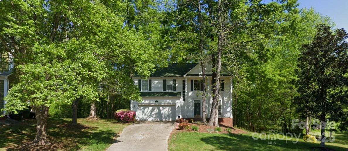 Property Photo: 8731 Woodhill Manor Court NC 28215