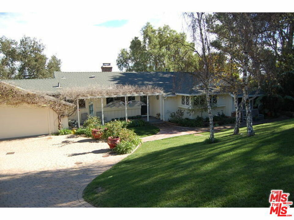Property Photo: 29507 Harvester Rd CA 90265