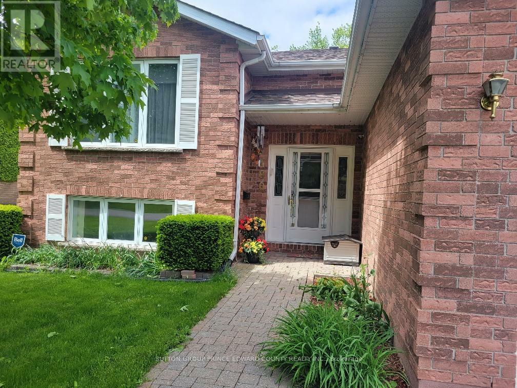 Photo de la propriété:  100 Selena Avenue  ON K8P 4C4 