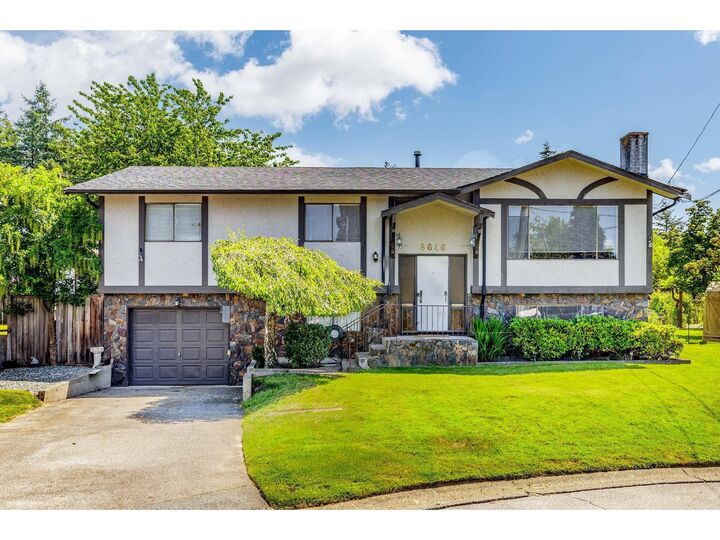 Photo de la propriété:  8646 115A  BC V4C 5R9