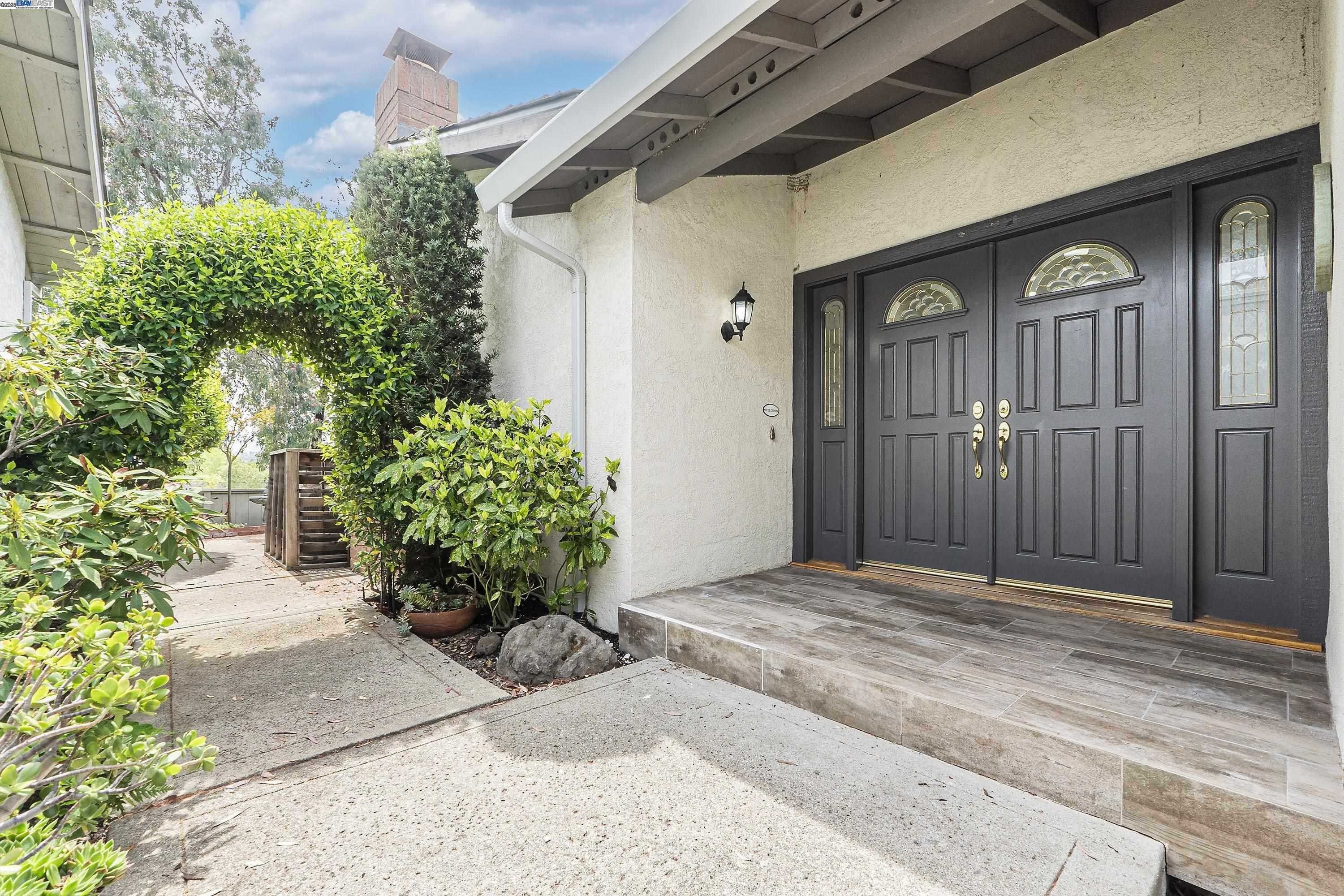 Property Photo: 553 Saint George Rd CA 94526
