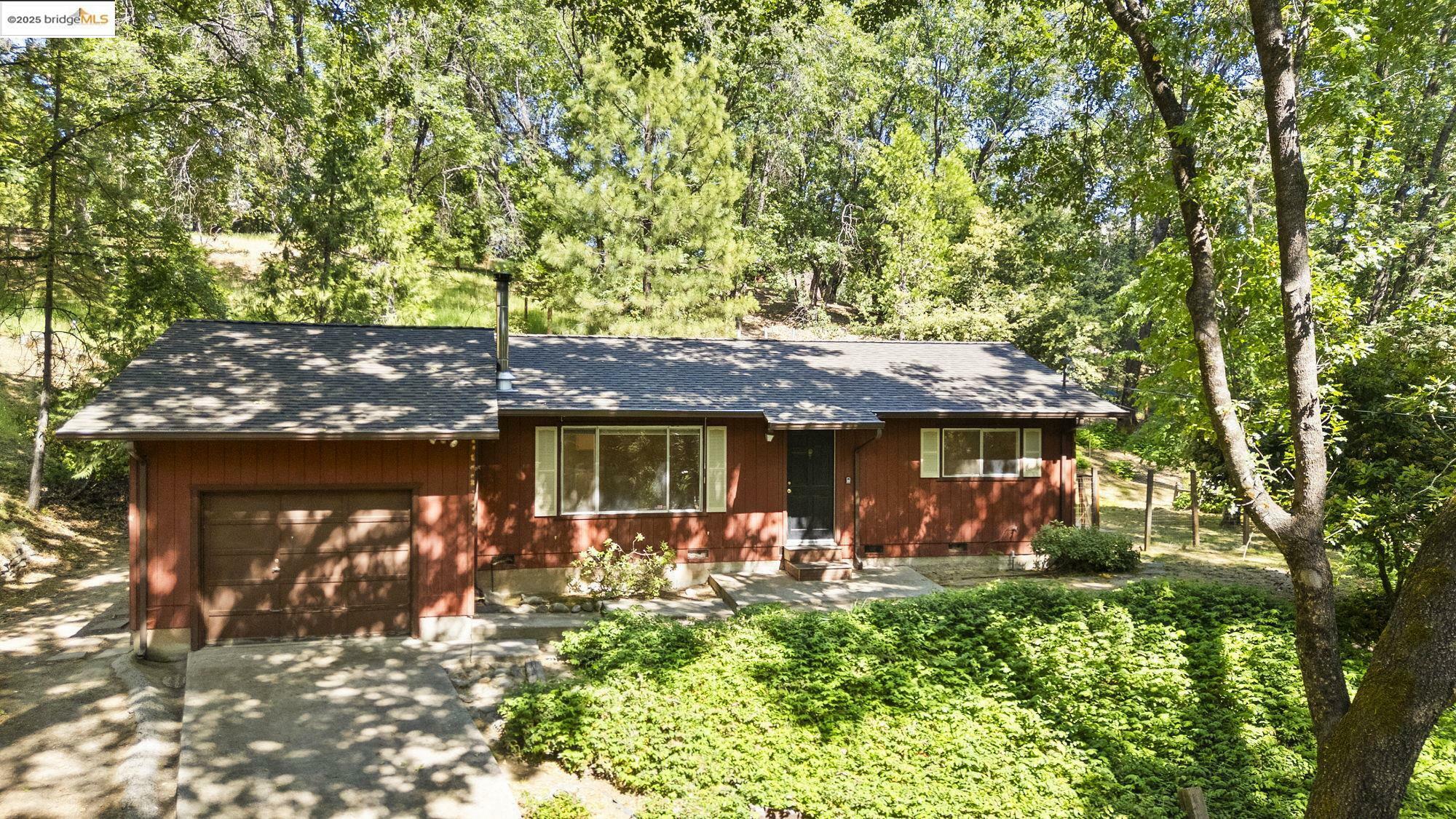 Property Photo: 21505 Crestview Dr CA 95370