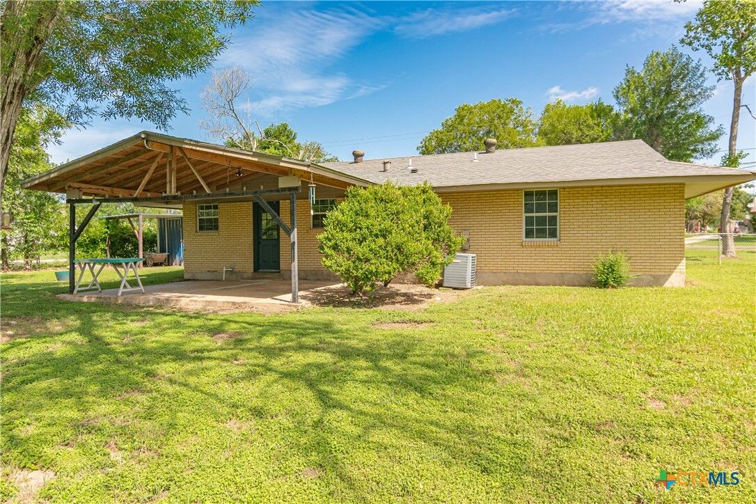 Property Photo:  133 Country Acres Drive  TX 78155 