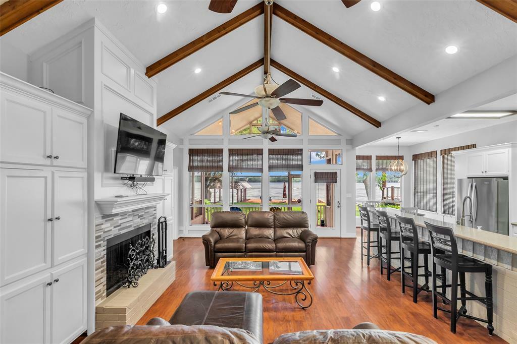 Property Photo: 923 Paradise Lane TX 77356