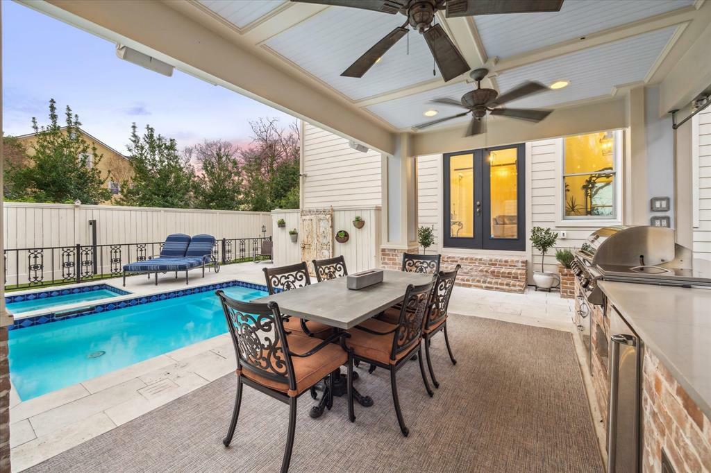 Property Photo: 300 E 26th Street TX 77008