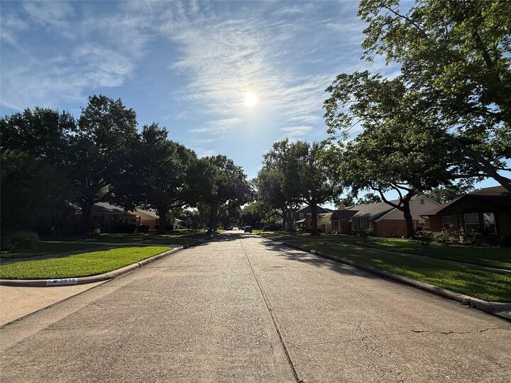 Property Photo:  5615 Valkeith Drive  TX 77096 