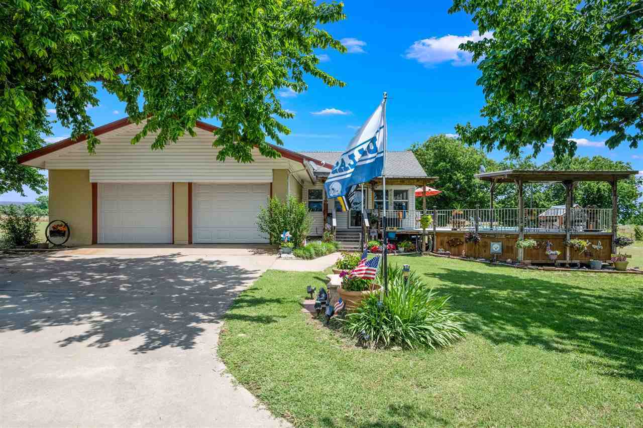 Property Photo: 14805 SE Woodlawn Rd OK 73501