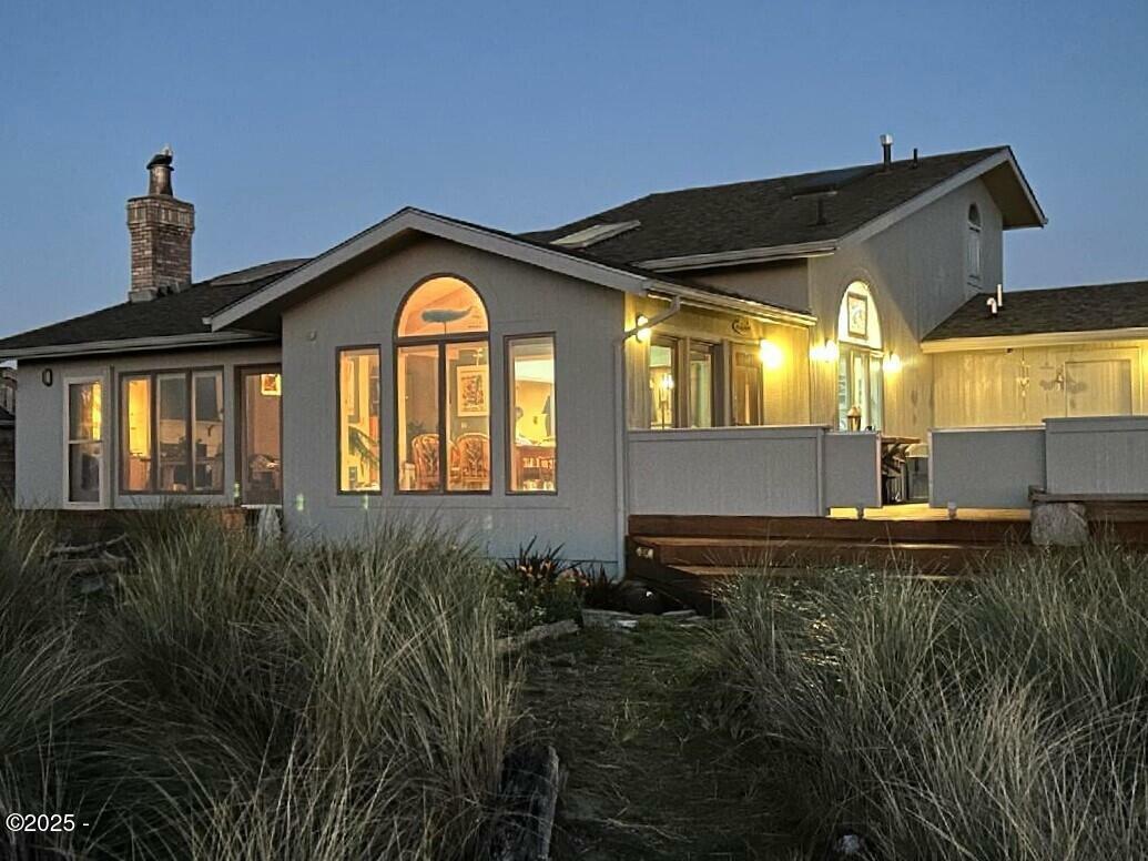 Property Photo: 329 Salishan Dr OR 97388