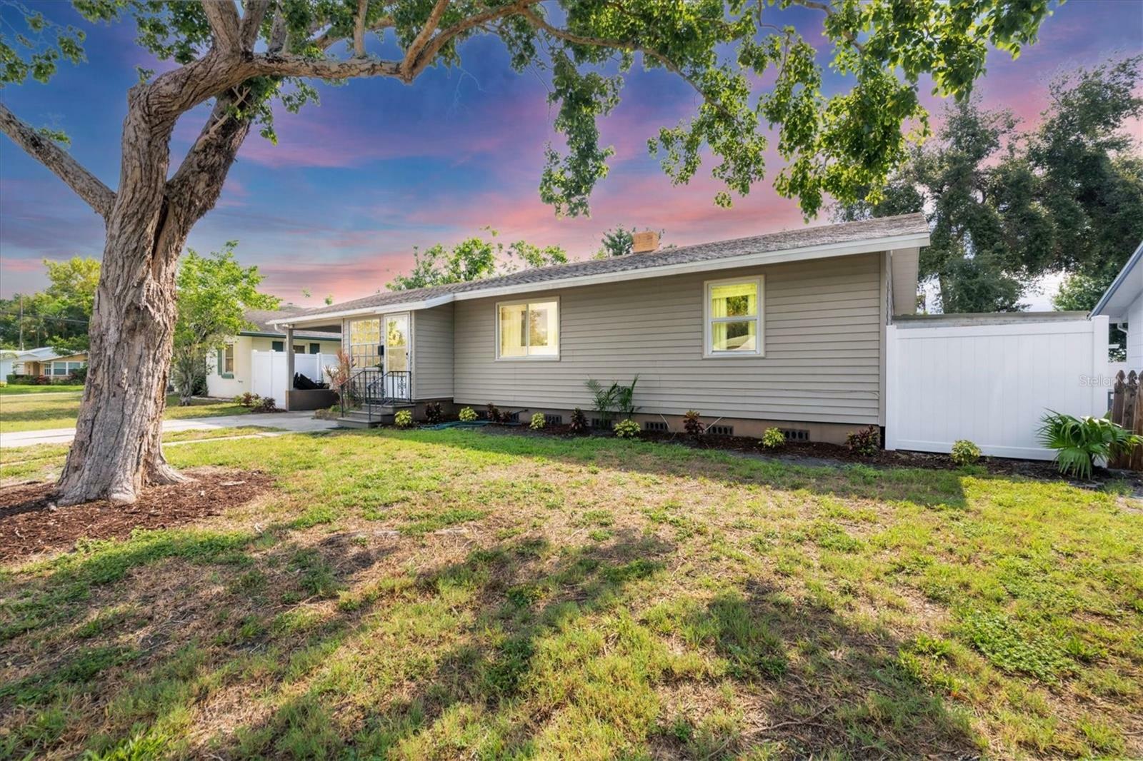 Property Photo: 2105 19th Street W FL 34205