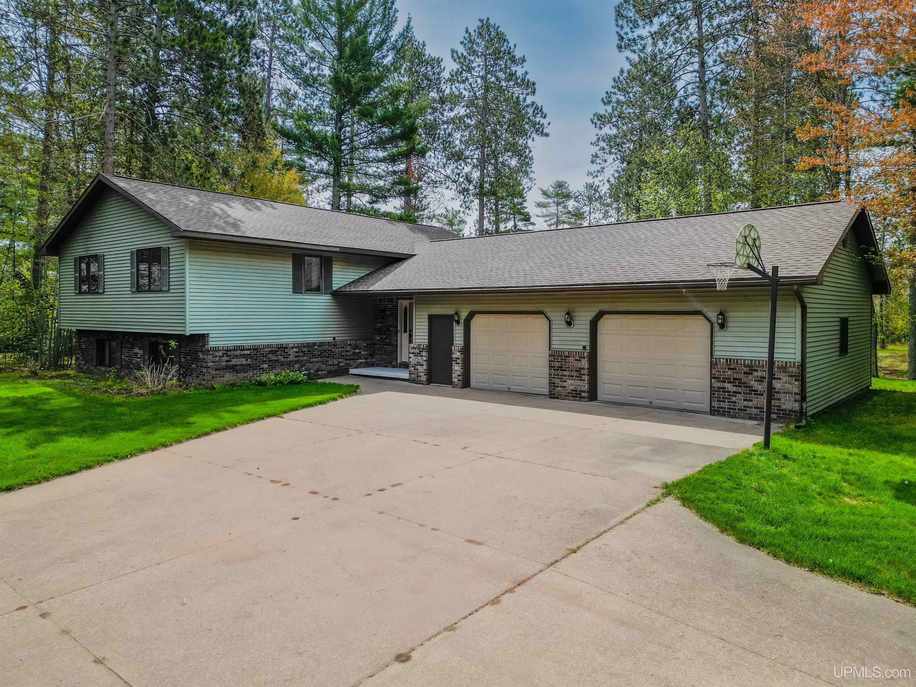 272 Timberlane Drive  Marquette MI 49855 photo