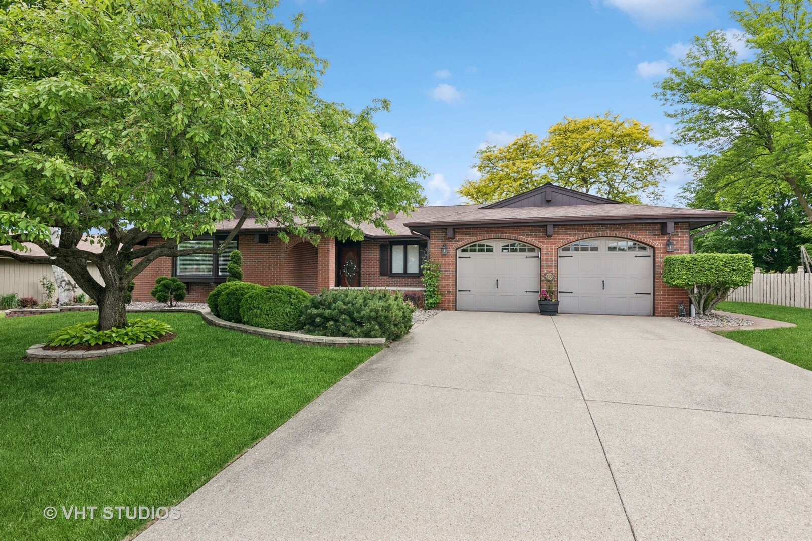 Property Photo: 104 Haverhill Lane IL 60193