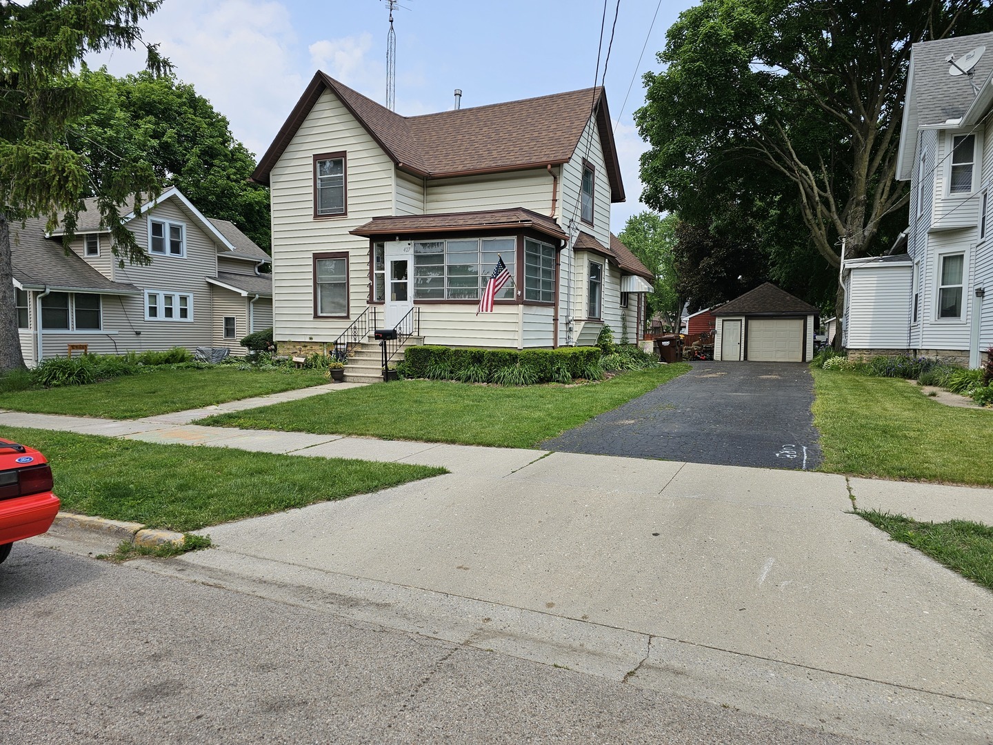 427 W Hurlbut Avenue  Belvidere IL 61008 photo