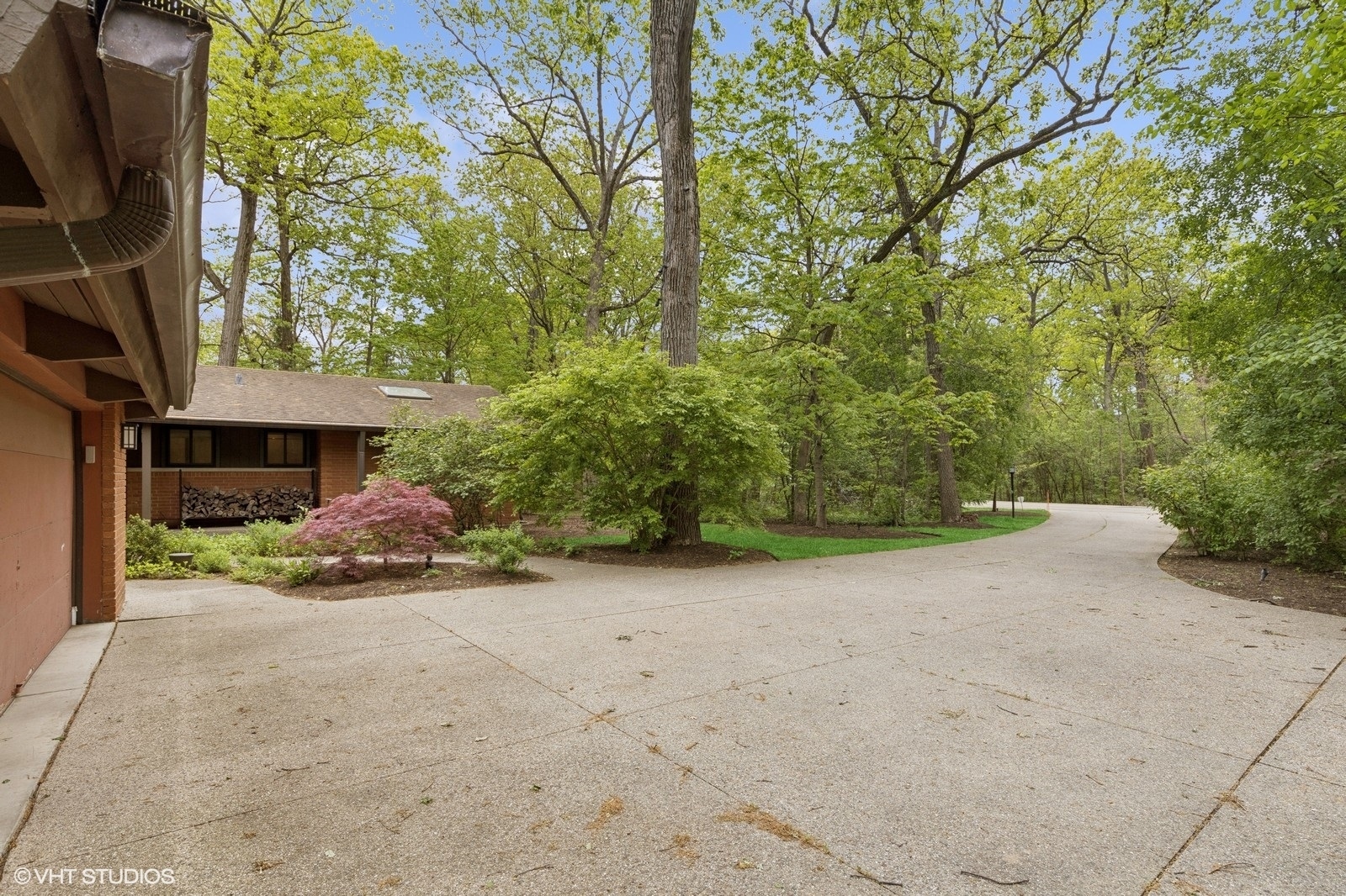 Property Photo: 1543 Shawnee Trail IL 60015
