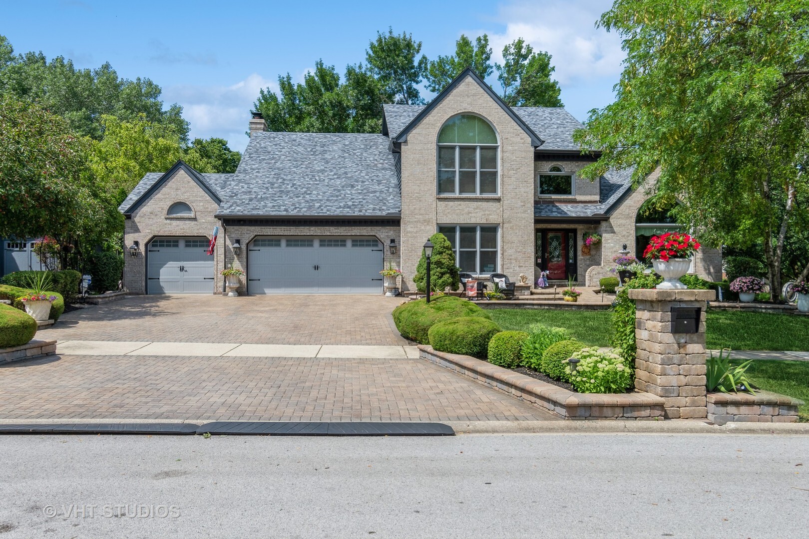 Property Photo: 401 Haddassah Court IL 60565