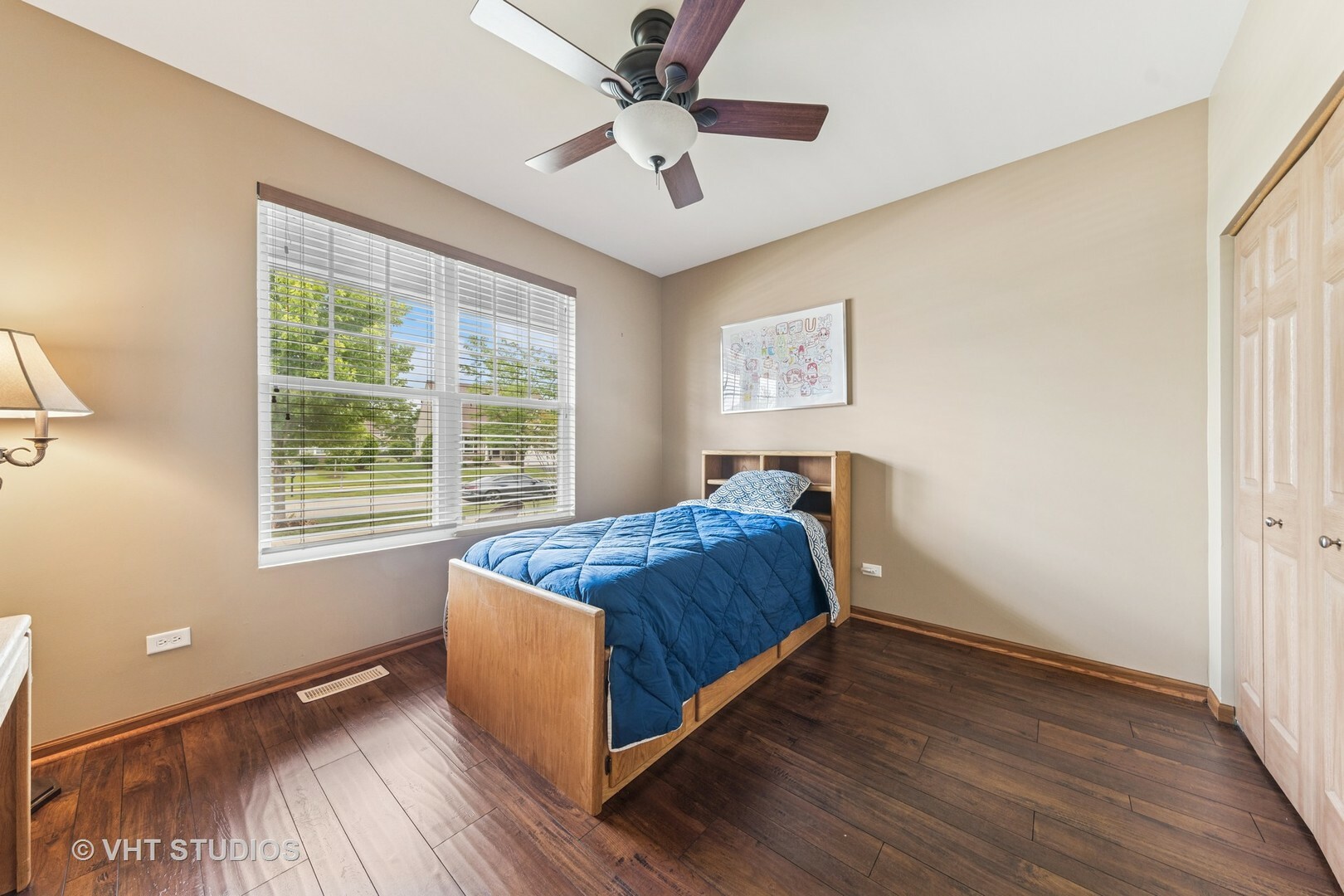 Property Photo:  825 Colchester Drive  IL 60543 