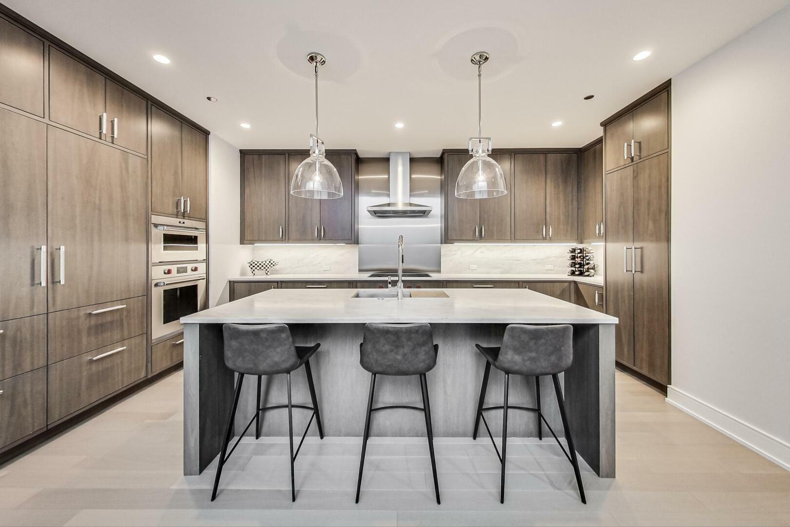 Property Photo:  1550 N Clark Street 604  IL 60610 