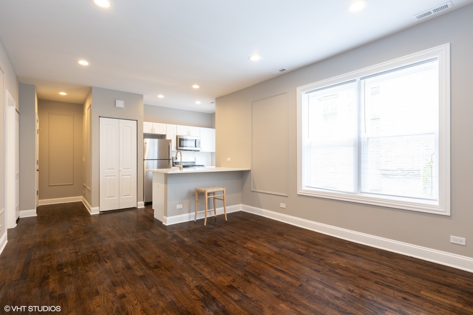 Property Photo: 4619 N Hamlin Avenue 1R IL 60625