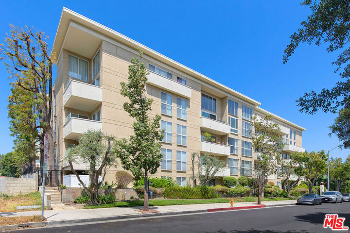 Property Photo:  4949 Genesta Avenue 212A  CA 91316 