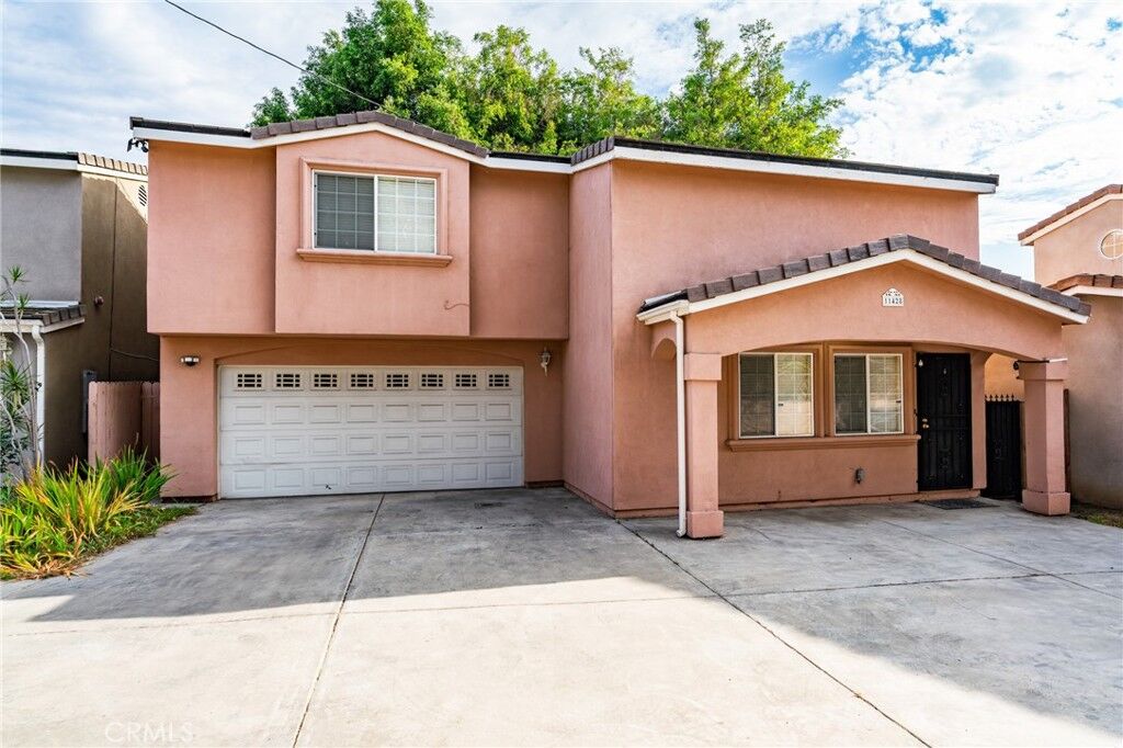 Property Photo:  11428 Peach Street  CA 90262 